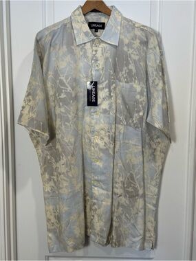Lineage Short Sleeve Button-Down Shirt in Light Blue and Cream